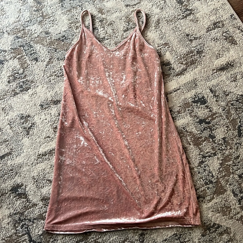 Size small pink velvet dress 🌸🩷